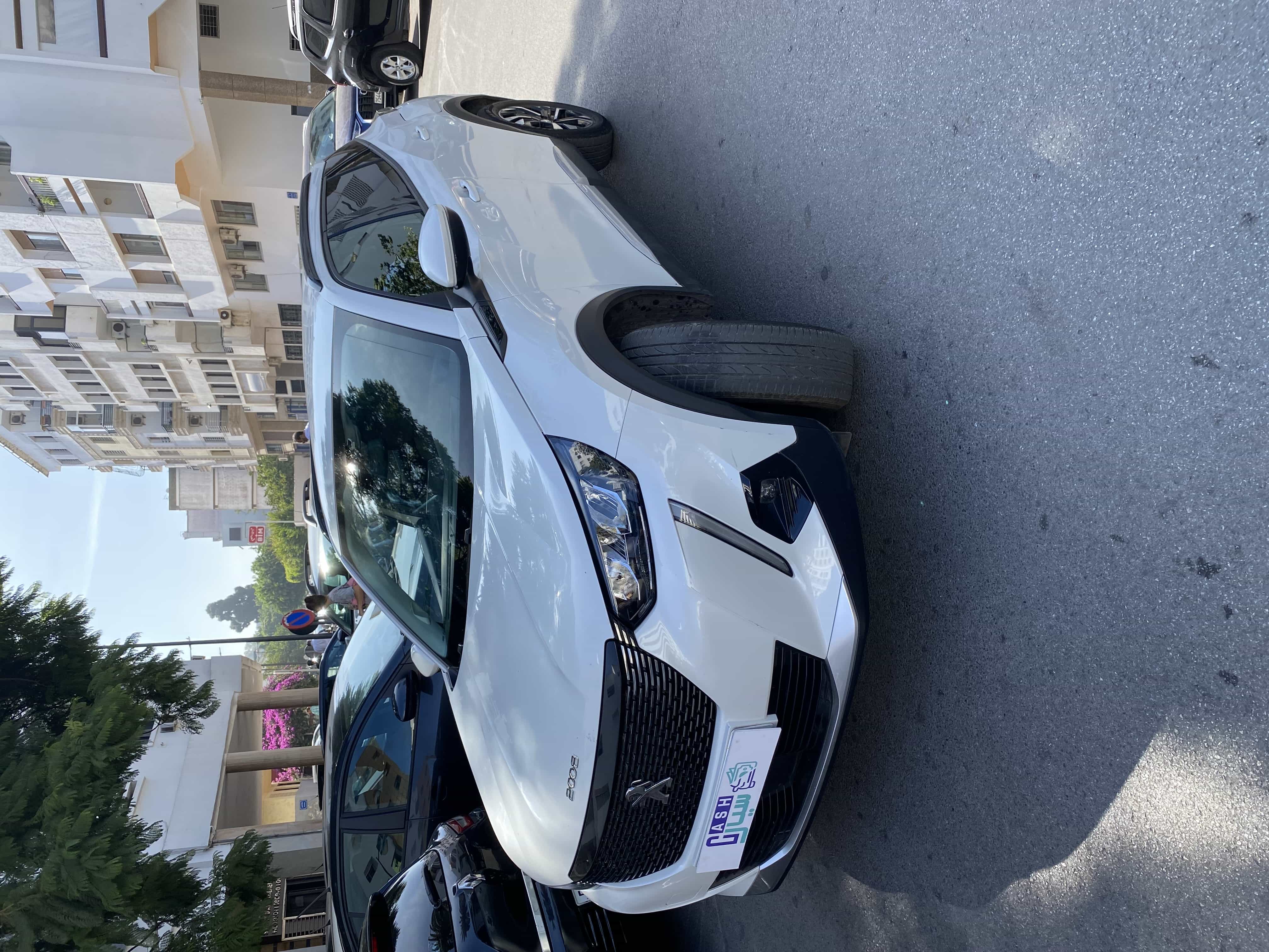 Main car image