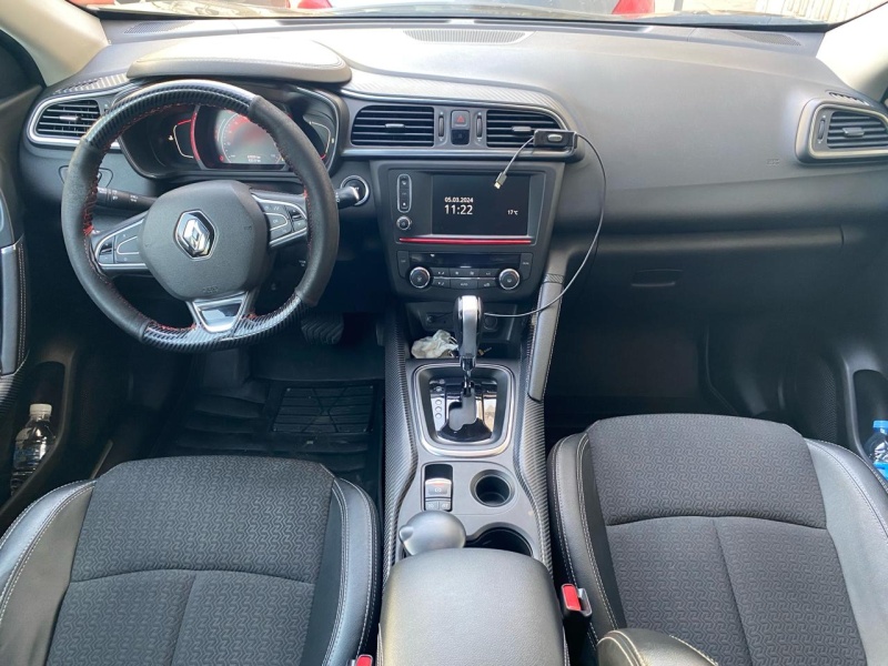 Car image 11
