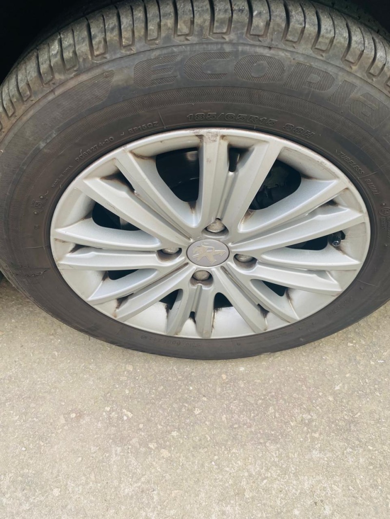 Car image 9