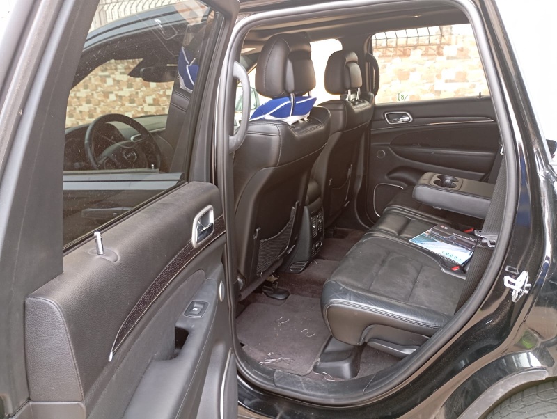 Car image 11