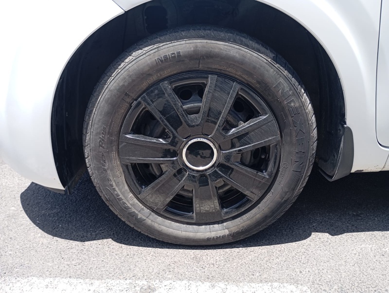 Car image 8
