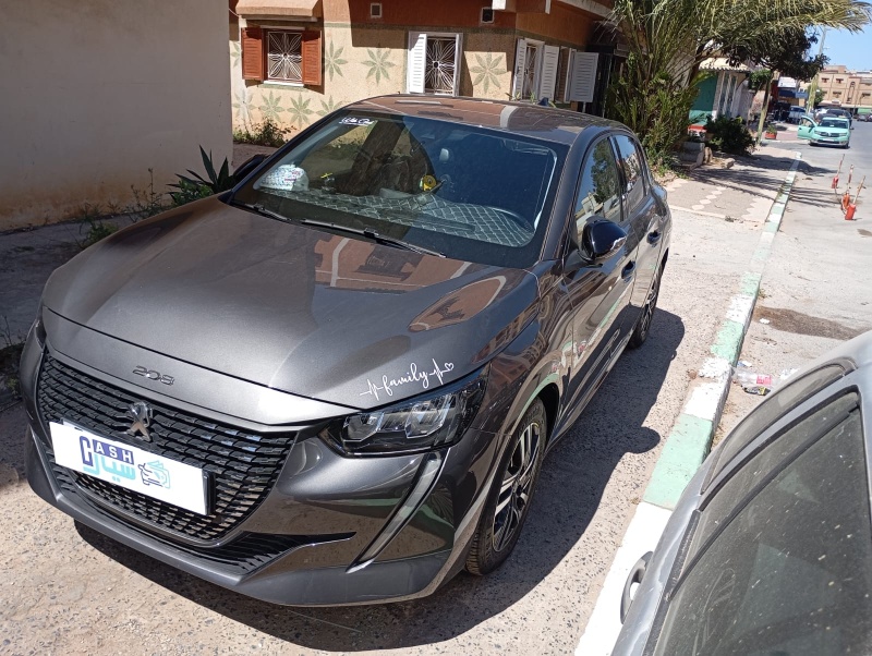 PEUGEOT 208
