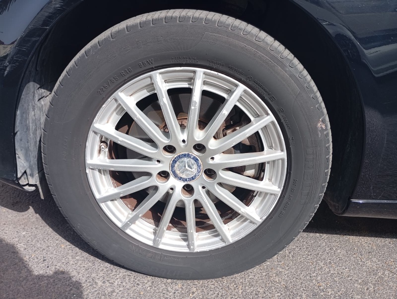 Car image 13