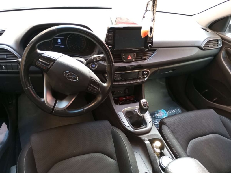Car image 9