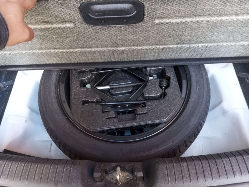 Car image 13