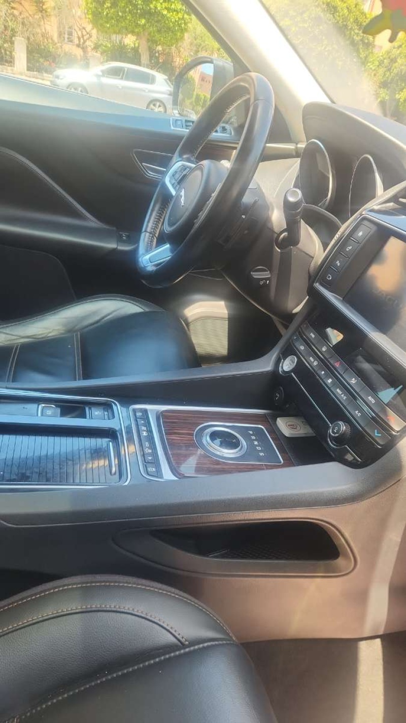 Car image 22
