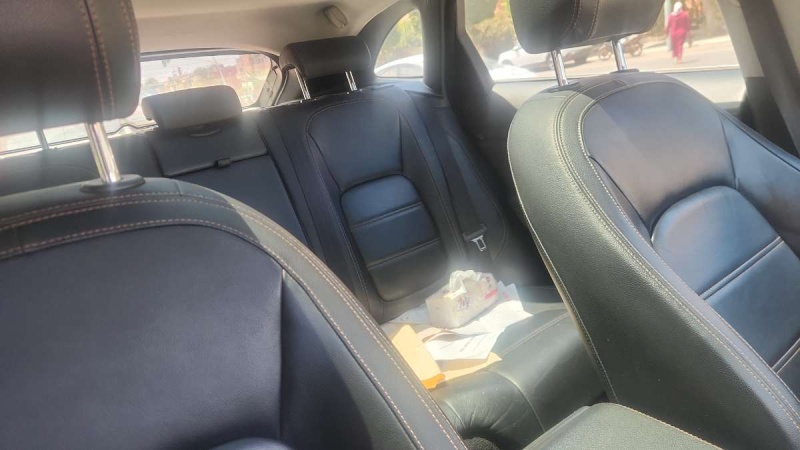 Car image 25