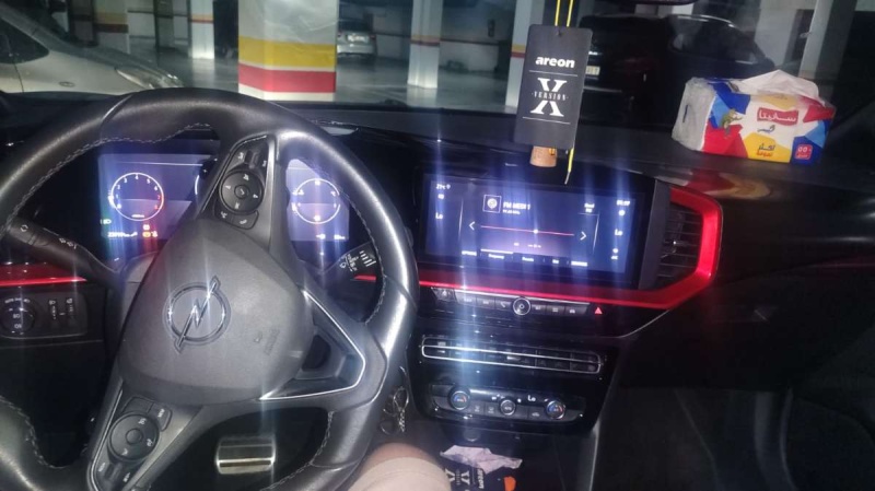 Car image 4