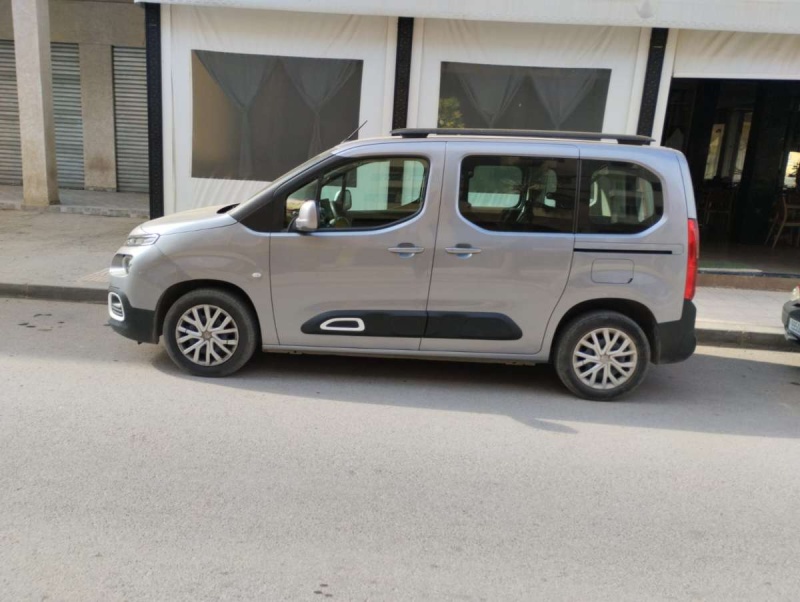 Main car image