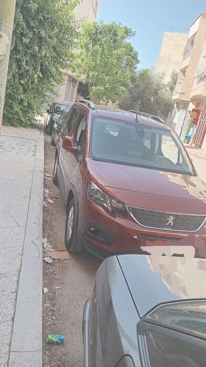 PEUGEOT
