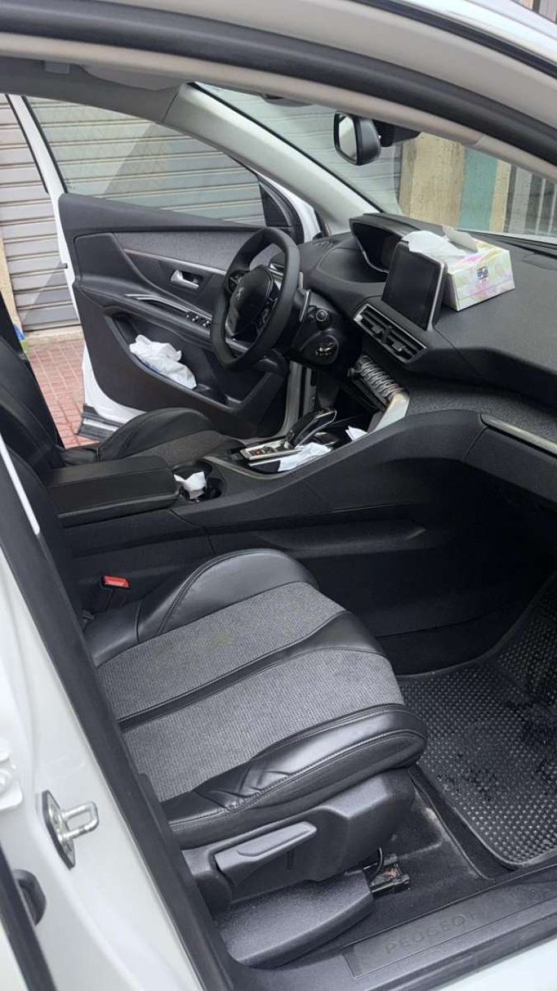PEUGEOT