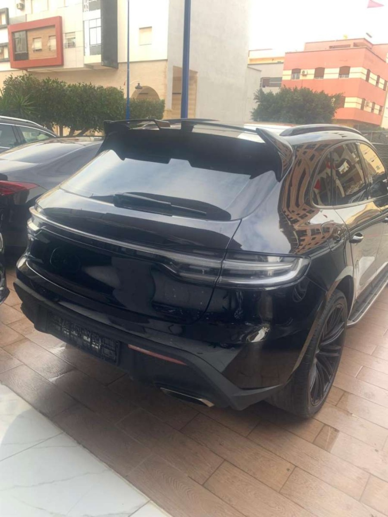 PORSCHE MACAN