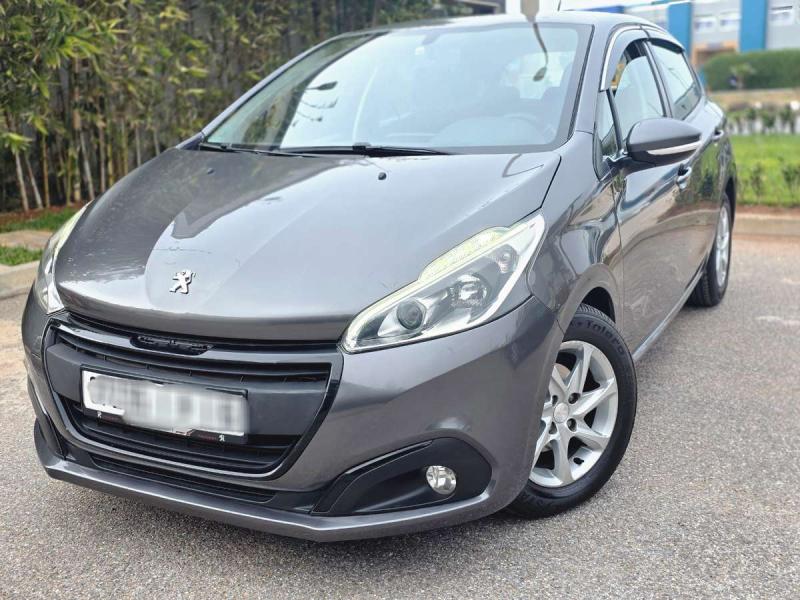 PEUGEOT 208