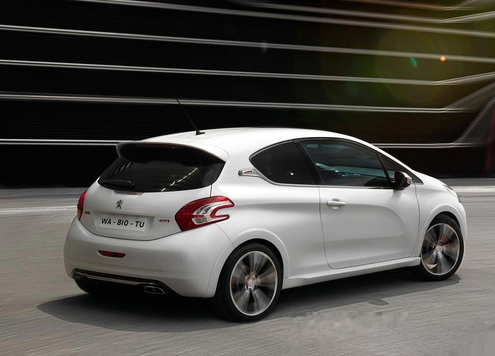 PEUGEOT 208