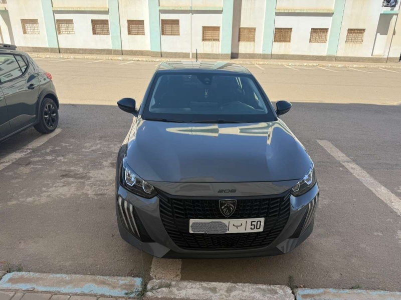 PEUGEOT 208