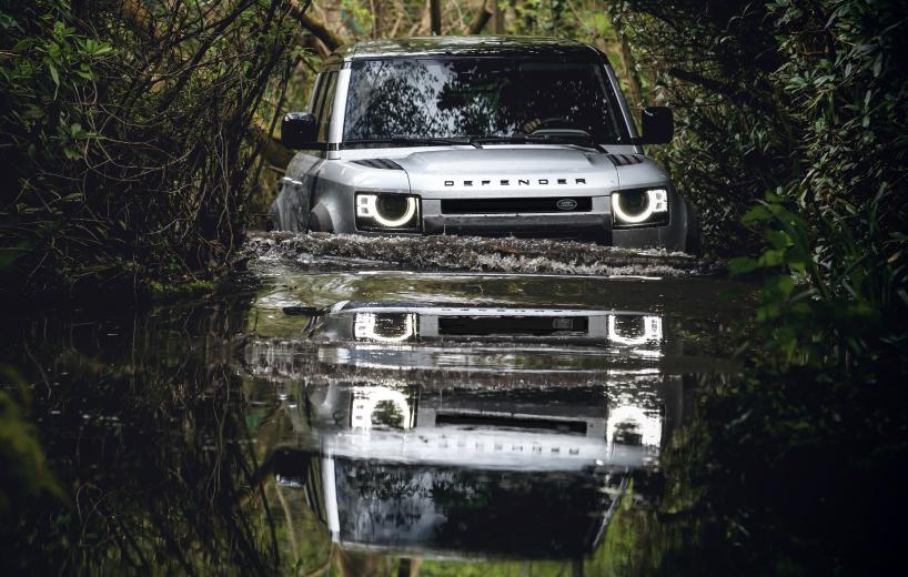 LAND ROVER Defender 110